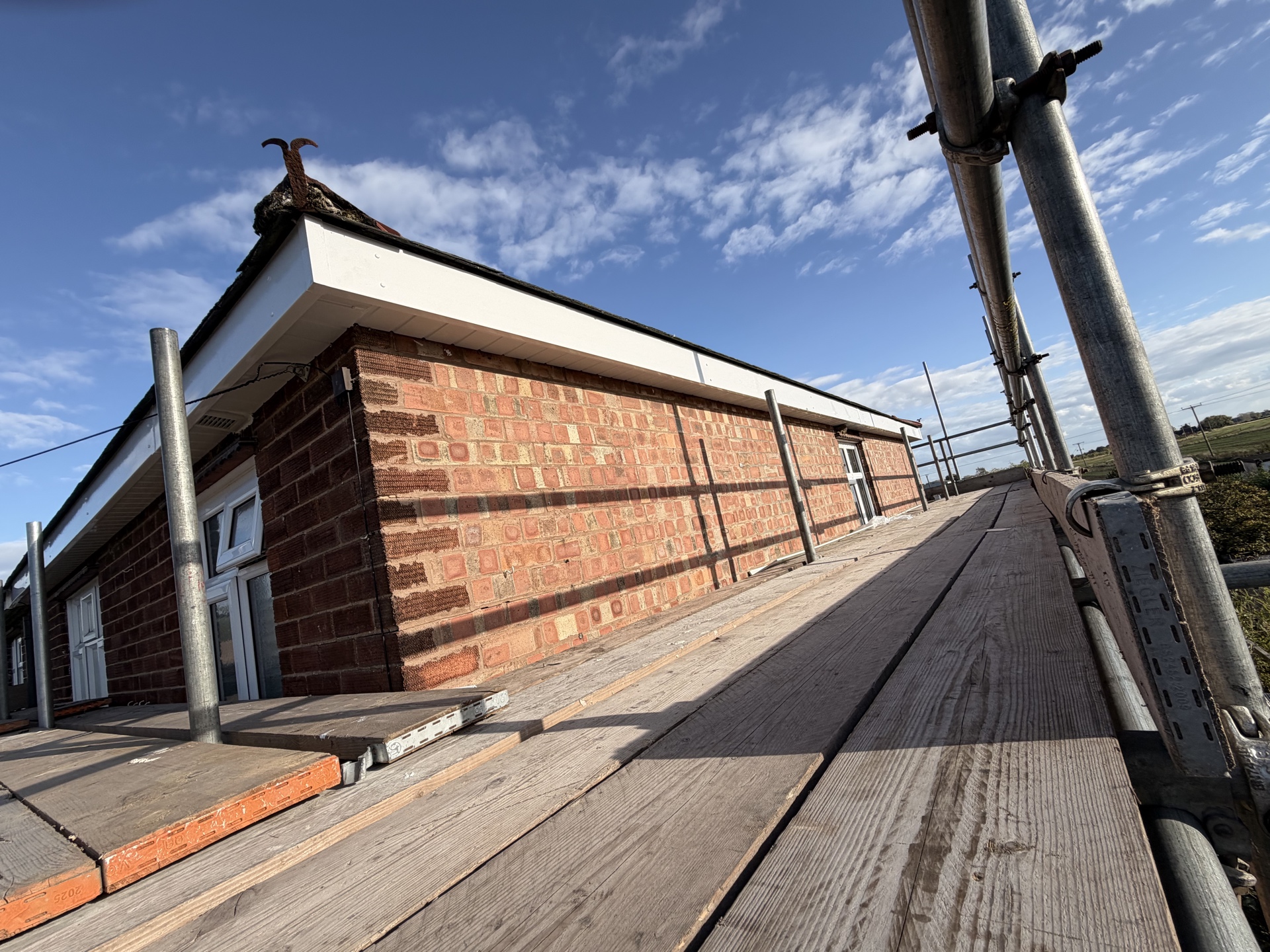 Roof edge and scaffold walkway along the finished elevation